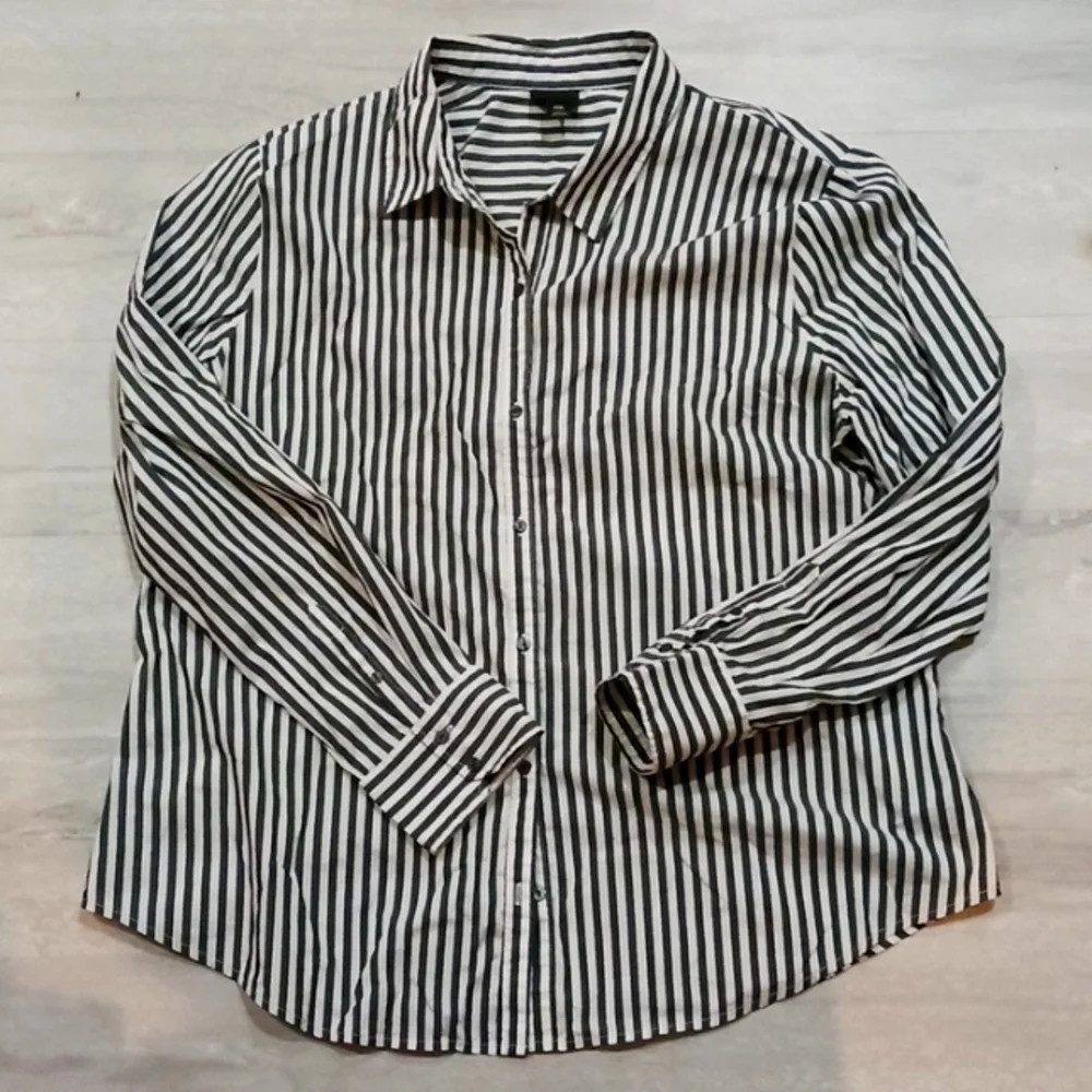 Worthington Women's Easy Care Button Up Collar Long Sleeve Shirt. Size 2xl. - Picture 1 of 12